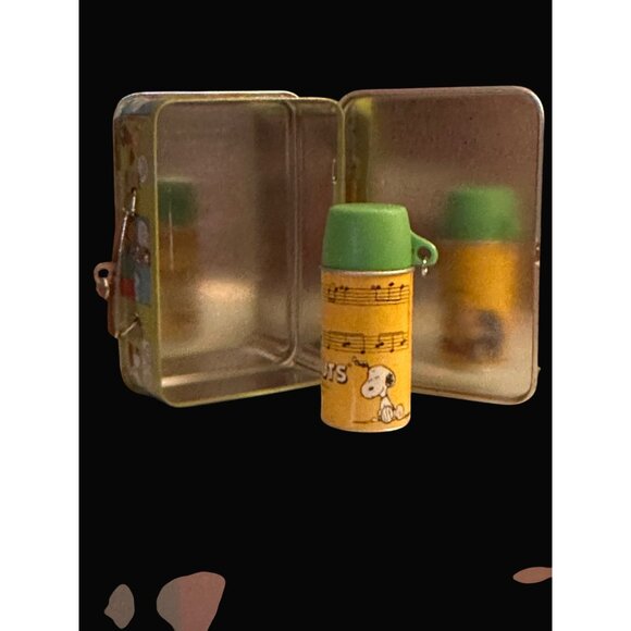 Hallmark Keepsake Ornament Peanuts Collection Snoopy Lunch Box & Thermos - Picture 8 of 8